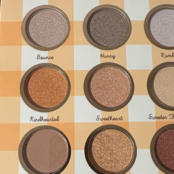 3/$60 🌸 Disney Winnie the Pooh Eyeshadow Palette - Yellow - Picture 6 of 9